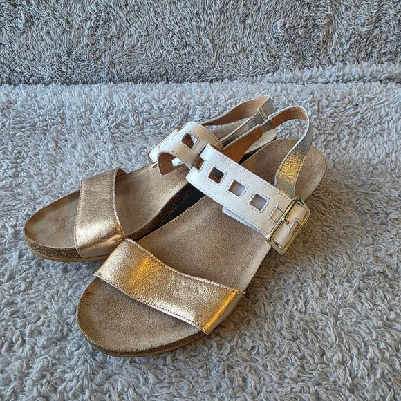 NAOT Women's Gold Leather Sandals White Cutout Adjustable Strap EU 40 US 9.5 - Picture 1 of 4